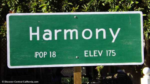 harmony_town_sign_pop18